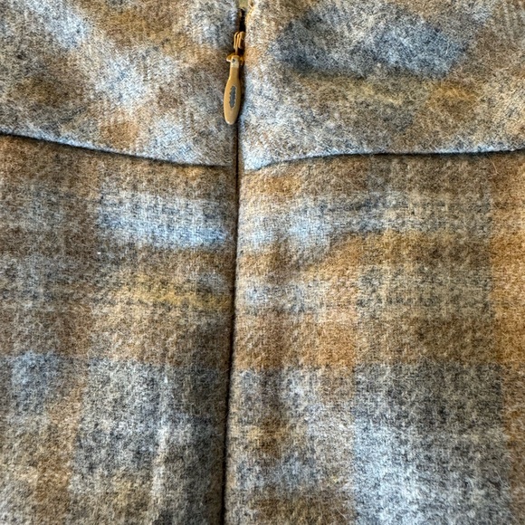 Chadwicks Wool Blend Plaid Pencil Skirt. Tan/Light Gray Plaid. Size 16 - Picture 5 of 7